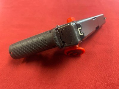 GLOCK G22 GEN 4 40SW (FACTORY REBUILD) .40 S&W - Image 8 of 10