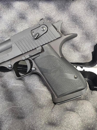 MAGNUM RESEARCH DESERT EAGLE .44 MAGNUM - Image 6 of 8