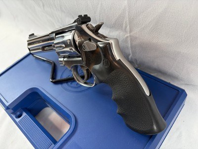 SMITH & WESSON617 .22 LR - Image 3 of 7