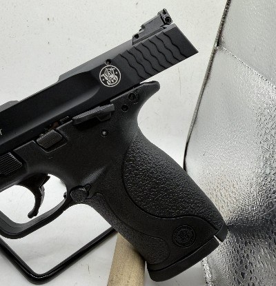 SMITH & WESSON M&P 22 COMPACT .22 LR - Image 4 of 6