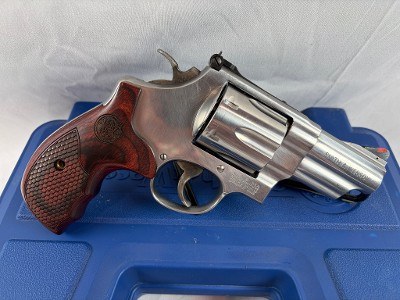 SMITH & WESSON 629 DELUXE .44 MAGNUM - Image 4 of 6