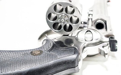 RUGER BEAUTIFUL 5.5 INCH REDHAWK CHAMBERED IN .44 MAG .44 MAGNUM - Image 3 of 4