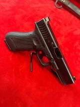 GLOCK G22 GEN 3 RTF .40 S&W - 2 of 6