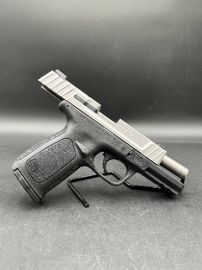 SMITH & WESSON SD40 VE .40 S&W - Image 2 of 9