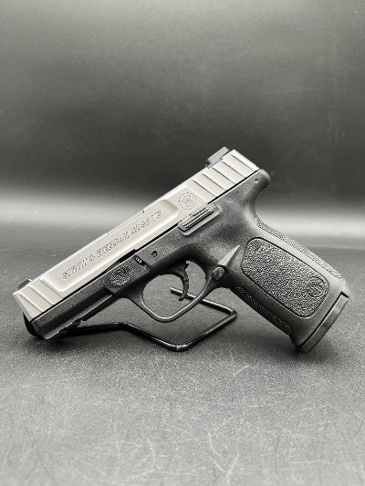 SMITH & WESSON SD40 VE .40 S&W - Image 3 of 9