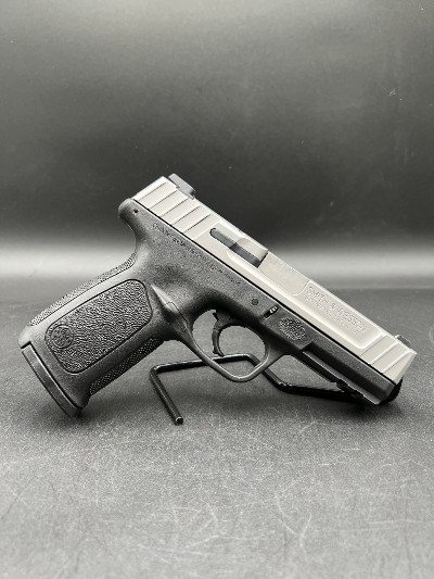 SMITH & WESSON SD40 VE .40 S&W - Image 1 of 9