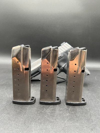 SMITH & WESSON SD40 VE .40 S&W - Image 6 of 9