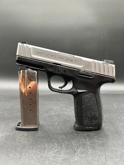 SMITH & WESSON SD40 VE .40 S&W - Image 5 of 9
