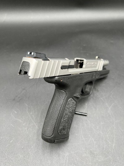 SMITH & WESSON SD40 VE .40 S&W - Image 7 of 9