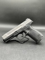 SMITH & WESSON SD40 VE .40 S&W - Image 3 of 9
