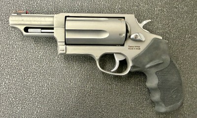 TAURUS JUDGE MAGNUM .45 LC/.410 GA - Image 7 of 12