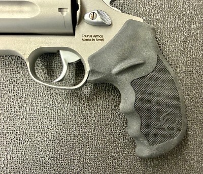 TAURUS JUDGE MAGNUM .45 LC/.410 GA - Image 10 of 12