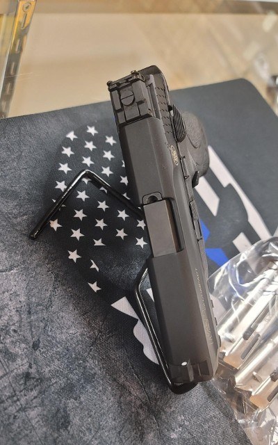 SMITH & WESSON M&P22 COMPACT .22 LR - Image 4 of 4