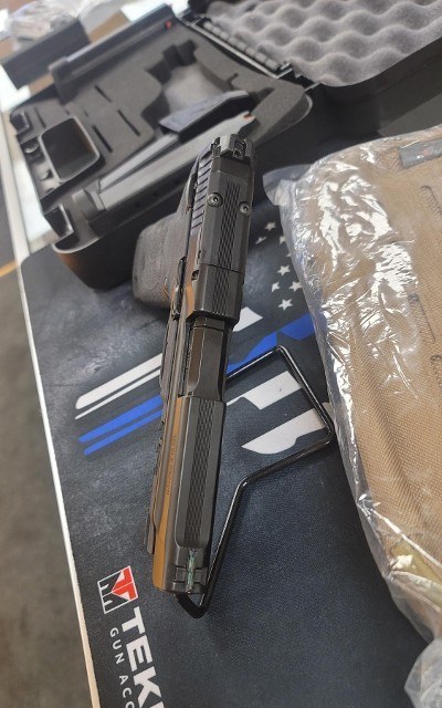 SMITH & WESSON M&P RANGE KIT .22 WMR - Image 4 of 4