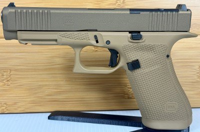 GLOCK G17 GEN 69MM LUGER (9x19 PARA) - Image 1 of 5
