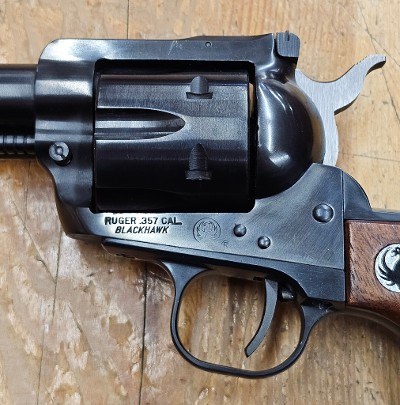 RUGER BLACKHAWK 3-SCREW.357 MAG - Image 10 of 12
