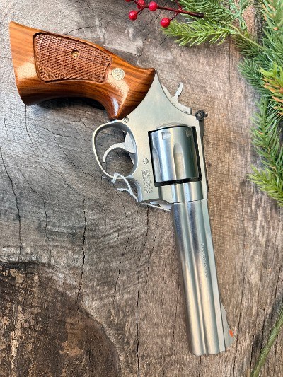 SMITH & WESSON 686-3 .357 MAG - Image 1 of 9