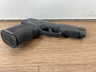 SIG SAUER P365 9MM LUGER (9x19 PARA) - Image 4 of 8