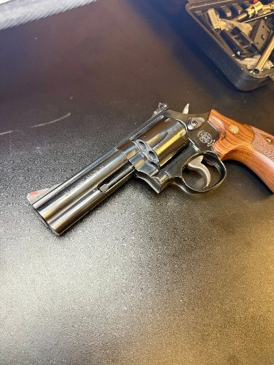 SMITH & WESSON 586-8 .357 MAG - Image 5 of 6