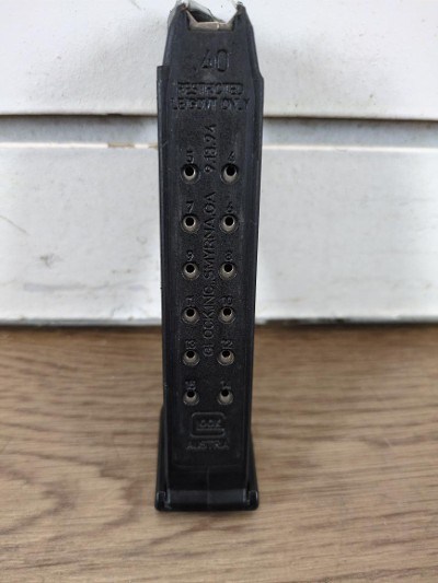 GLOCK 22 GEN 2 40 Smith & Wesson - Image 12 of 12