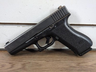 GLOCK 22 GEN 2 40 Smith & Wesson - Image 2 of 12