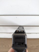 GLOCK 22 GEN 2 40 Smith & Wesson - Image 3 of 12