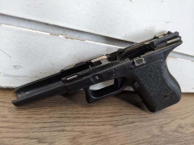 GLOCK 22 GEN 2 40 Smith & Wesson - Image 6 of 12