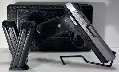 RUGER SR9 9MM LUGER (9x19 PARA) - Image 1 of 5