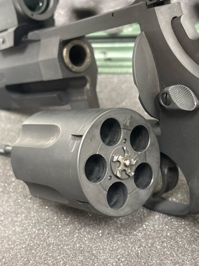 TAURUS RAGING HUNTER 460 S&W MAG - Image 9 of 10