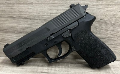 SIG SAUER SP2022 40 Smith & Wesson - Image 2 of 12