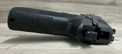 SIG SAUER SP2022 40 Smith & Wesson - Image 9 of 12