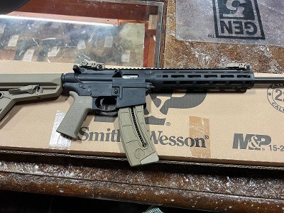 SMITH & WESSON M&P15-22 MOE SL .22 LR - Image 1 of 1