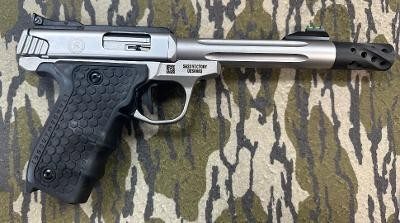 SMITH & WESSON SW22 VICTORY .22 LR - Image 1 of 4