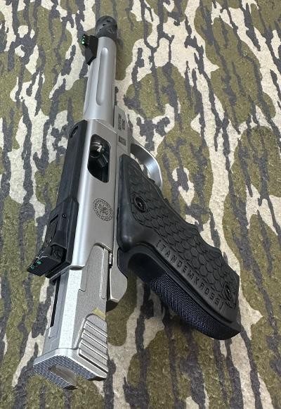 SMITH & WESSON SW22 VICTORY .22 LR - Image 3 of 4