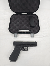 GLOCK G17 Gen3 w/Original Hard Case, 2 Mags 9MM LUGER (9x19 PARA) - 1 of 8
