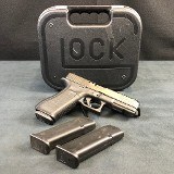 GLOCK 22 GEN 5 40 Smith & Wesson - Image 1 of 4