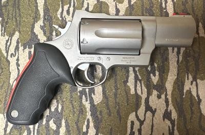 TAURUS 513 RAGING JUDGE .45 LC/.410 GA - Image 1 of 4