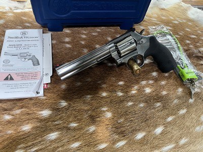 SMITH & WESSON 686 PLUS .357 MAG - Image 1 of 6