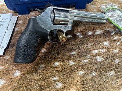 SMITH & WESSON 686 PLUS .357 MAG - Image 4 of 6