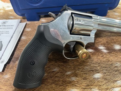 SMITH & WESSON 686 PLUS .357 MAG - Image 5 of 6