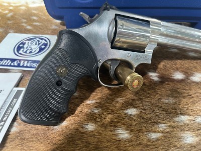 SMITH & WESSON 686 PLUS 3-5-7 MAGNUM SERIES .357 MAG - Image 5 of 6