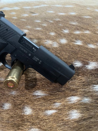 SIG SAUER Mosquito .22 LR - Image 4 of 7