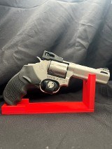 TAURUS 627 TRACKER = .357 MAGNUM / .38 SPECIAL +P. .357 MAG - Image 1 of 5