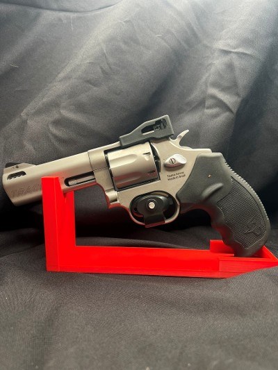 TAURUS 627 TRACKER = .357 MAGNUM / .38 SPECIAL +P. .357 MAG - Image 4 of 5