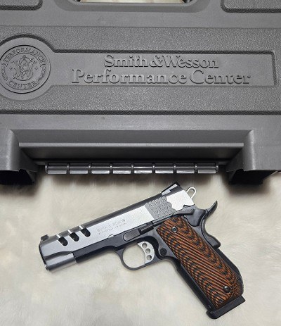 SMITH & WESSON SW1911 PERFORMANCE CENTER .45 ACP - Image 3 of 7