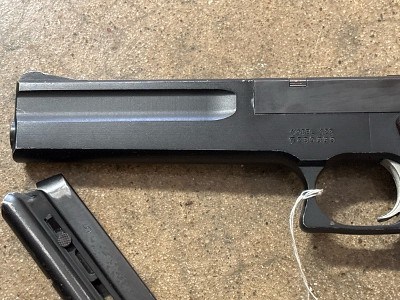 SMITH & WESSON 422 .22 LR - Image 2 of 9