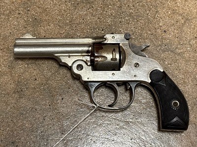 MERIDEN REVOLVER 32 Smith & Wesson - Image 1 of 7