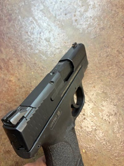 SMITH & WESSON M&P40 .40 S&W - Image 5 of 6