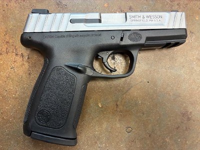 SMITH & WESSON SD40 VE .40 S&W - Image 1 of 6
