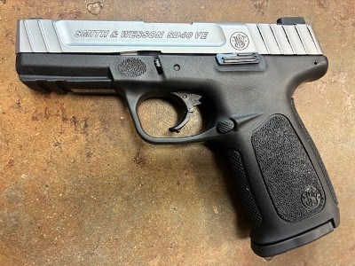 SMITH & WESSON SD40 VE .40 S&W - Image 2 of 6